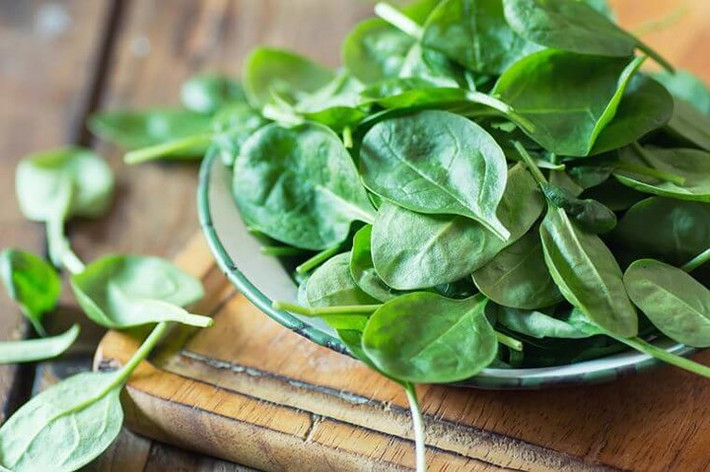 Thiếu sắt: Vitamin C giúp cơ thể bạn hấp thụ chất sắt hiệu quả hơn. Đó là lý do tại sao sự thiếu hụt sắt thường đi kèm với sự thiếu hụt vitamin C. Nhận đủ vitamin C đảm bảo rằng cơ thể bạn có thể tận dụng tối đa các loại thực phẩm giàu chất sắt.
