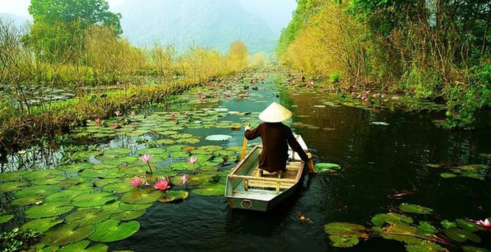 Suối Yến, trong quần thể thắng cảnh Chùa Hương, xã Hương Sơn, huyện Mỹ Đức, Hà Nội.