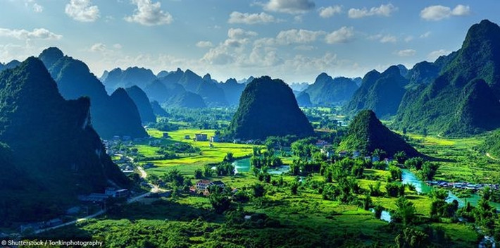 Bức ảnh chụp tại huyện Trùng Khánh, tỉnh Cao Bằng, đi kèm với dòng mô tả: "Đây là lý do tại sao 15 triệu du khách tới Việt Nam năm ngoái. Những bức ảnh cho thấy vẻ đẹp thiên nhiên gây choáng ngợp của Việt Nam..."