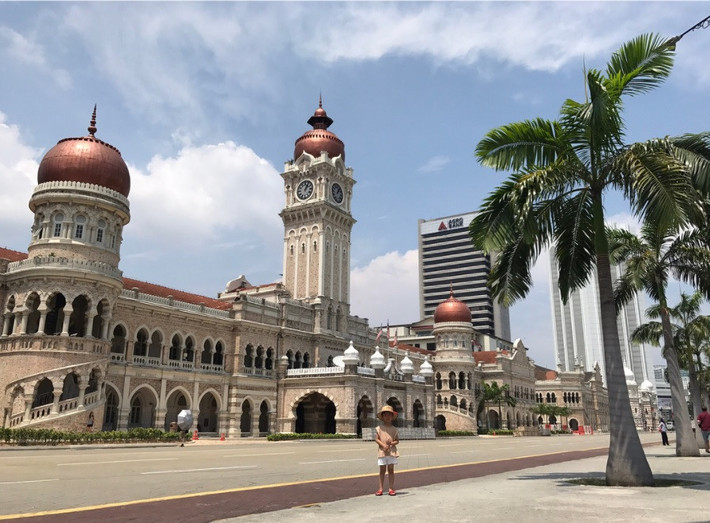 2. Quảng trường Merdeka: Quảng trường Merdeka hay còn gọi là Quảng trường Độc lập, là nơi hạ quốc kỳ Anh xuống và kéo quốc kỳ Malaysia lên vào năm 1957. Hiện nay quảng trường là nơi thường xuyên tổ chức những sự kiện mang tầm cỡ quốc gia. Ảnh: JooYoung7583.