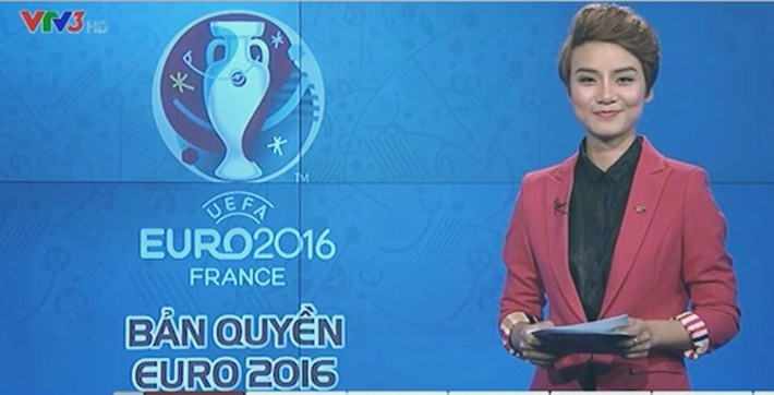 Trong nhiều chương trình thể thao, bóng đá mùa Euro 2016, khán giả VTV rất chú ý tới gương mặt một nữ BTV xinh đẹp, nổi bật với mái tóc ngắn cá tính với cách dẫn chương trình rất thú vị. Nhân vật được nhắc tới ở đây chính là BTV Thùy Dung, người khá nổi tiếng khi thường xuyên xuất hiện trong các chương trình chuyên về thể thao của đài VTV và là một khách mời, người chơi “Cuộc đua kỳ thú” đầy thú vị. Ảnh trong bài: Facebook nhân vật.
