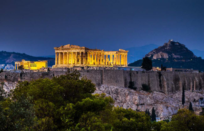 Đền Parthenon: Được xây dựng hoàn toàn từ đá cập thạch, ngôi đền cổ Parthenon ở thành phố Athens, Ai Cập vẫn giữ được kiến trúc khá nguyên vẹn cho đến ngày nay. Công trình cũng là một trong những địa điểm du lịch nổi tiếng nhất thế giới.