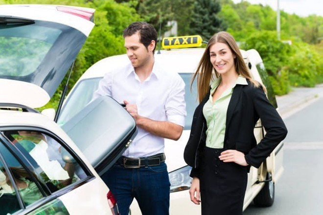 Để phụ nữ xách đồ: Ở Nga, đàn ông luôn phải giúp đỡ phụ nữ xuống xe bus, mở cửa xe, xách đồ… Phụ nữ Nga rất mạnh mẽ, nhưng đàn ông vẫn rất lịch thiệp.