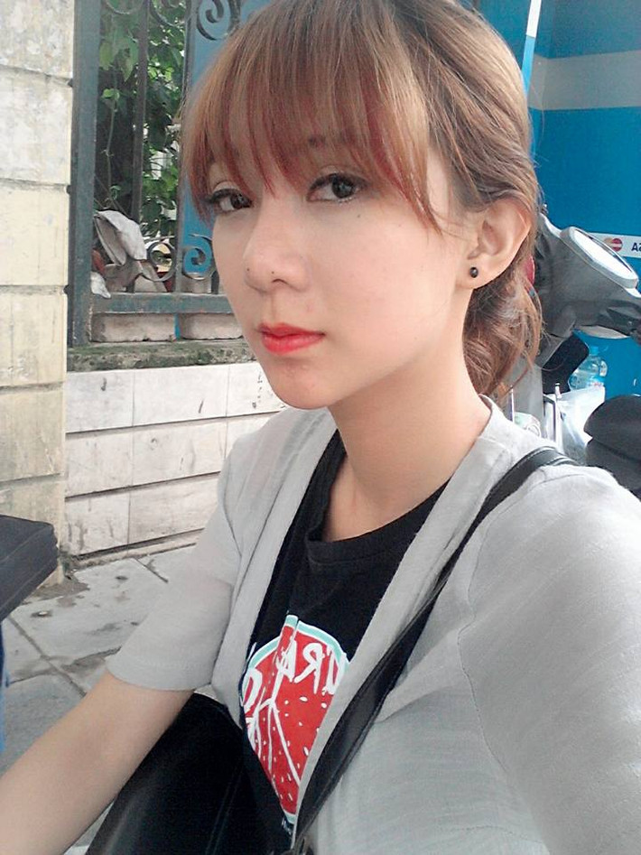 Với khuôn mặt xinh đẹp không thua kém gì các hot girl hiện tại, Tuyết Nhung hoàn toàn tự tin trong mọi công việc. Nếu như trước đây cô nàng xấu xí luôn tự ti khi đi phỏng vấn xin việc thì nay đã khác. Tuyết Nhung tự tin, hãnh diện với ngoại hình đẹp và không ngại đi phỏng vấn ở bất kỳ đâu.