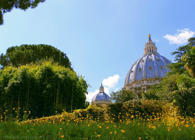 Trạm radio nằm trong một tòa tháp ở Vatican Gardens phát sóng bằng 20 ngôn ngữ.