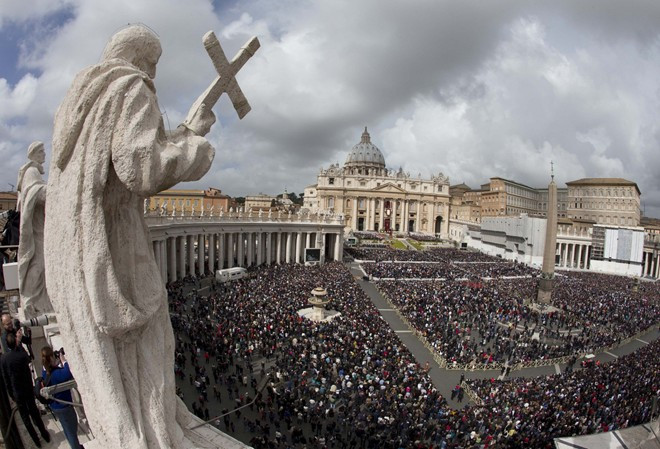 Thành Vatican được công nhận là di sản thế giới của UNESCO, là di sản duy nhất gồm trọn vẹn một quốc gia. Người dân Italy có thể ủng hộ 8% tiền thuế hàng năm của mình cho nước này.