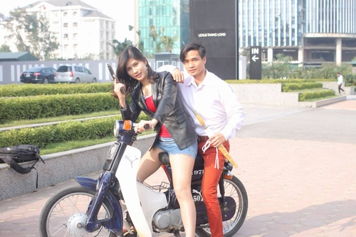 Dù tài năng, năng khiếu nghệ thuật của Lệ Rơi thực sự rất có hạn, nhưng cũng không thể phủ nhận rằng, trong suốt vài năm qua, cứ hễ có cơ hội là anh chàng này lại cố gắng thử sức và làm nhiều công việc liên quan tới nghệ thuật. Sau lần vỡ nợ và gia đình gặp khó khăn, bị lừa đảo... Lệ Rơi vẫn cố gắng thử đi đóng phim, đóng clip để kiếm tiền nhằm ổn định kinh tế, hỗ trợ gia đình.
