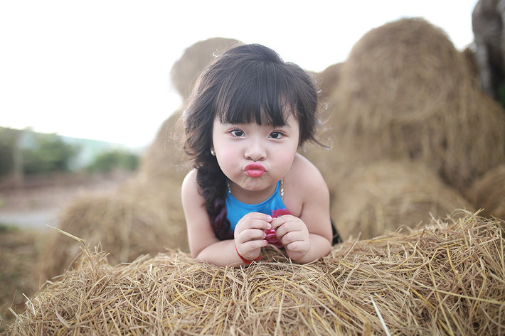 Bé Dâu hiện đang sống cùng bố mẹ tại Sóc Trăng.