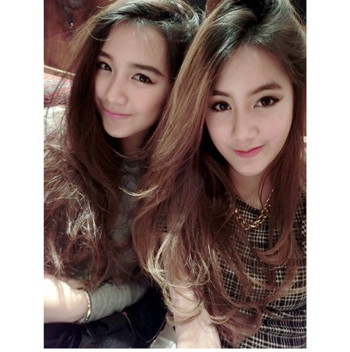 Được biết chị gái của hot girl Lào gốc Việt xinh đẹp tên thật là Ketmany Sivilay. Cô có tên tiếng mẹ đẻ là Nguyễn Mai Ly và lớn hơn cô em gái nổi tiếng của mình 2 tuổi. Hai chị em Mai Ly và Mai Chi được nhận xét là có nhan sắc "mười phân vẹn mười", đều có học vấn cao và số lượng fan, người theo dõi "khủng" trên mạng xã hội. Điều đặc biệt ở cặp đôi chị em hot girl này là có khuôn mặt khá giống nhau và thường khiến dân mạng bối rối, khó phân biệt khi chia sẻ những bức ảnh chụp chung.