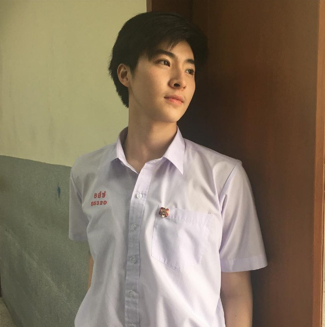 Nhưng dù sao, nhờ có những bài đăng "giật gân" này mà dân mạng Thái và Việt Nam lại phát hiện được thêm một chàng nam sinh hot boy rất đẹp trai và còn có nhiều điều để khám phá.