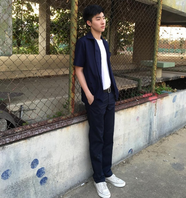 Vì thế, sau khi có được thông tin chính xác về chàng hot boy đẹp trai đang gây xôn xao này, nhiều dân mạng Thái Lan đã quay sang "ném đá" những trang web đã "mô li phê" hình tượng của Pongtiwat. Họ cũng khẳng định, Pongtiwat hoàn toàn không đáng trách bởi việc anh được đưa lên những trang mạng này bản thân anh còn không được biết.