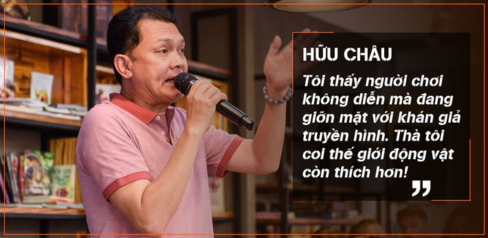 NSƯT Hữu Châu từng khiến những người trong nghề “chột dạ” với tuyên bố: “Có những giám khảo đáng học trò tôi, nhận xét của họ rất mắc cười vì vậy tôi tuyệt đối không coi game show. Khi thí sinh diễn dở mà mình vẫn khen vì tiền thì ra ngoài tôi làm sao dám dạy ai nữa”.