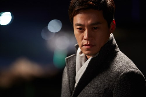 7. Lee Seo Jin. Ông của nam diễn viên là cựu giám đốc điều hành của Ngân hàng Seoul. Cha của Lee Seo Jin làm cán bộ cao cấp tại công ty tài chính Ahn Heung. Bản thân Lee Seo Jin cũng học kinh tế tại New York và là người thừa kế khối tài sản lên đến 50 triệu USD. Khi anh quyết định theo con đường diễn xuất, cha anh đã rất tức giận.