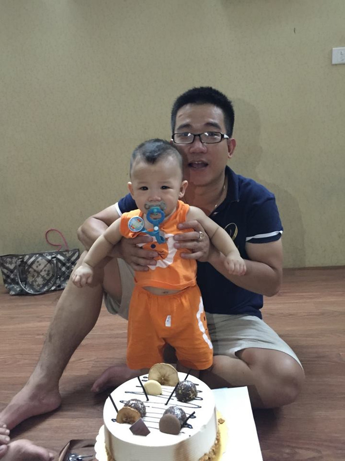 Lời tỏ tình với chú rể trong đoạn clip gây sốt mới đây chỉ là một vài giây ngẫu hứng của anh Long, nhằm trêu chọc mọi người, làm khán phòng như "bùng nổ" tiếng cười. MC Cam Long hiện đã lập gia đình và có hai con nhỏ rất đáng yêu.