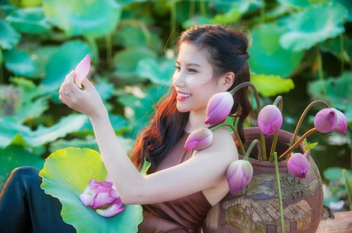 Có một cuộc sống hạnh phúc như trong mơ của nhiều người phụ nữ cùng thời... nhưng với Hoàng Giang, đây vẫn chưa phải là một cuộc sống hoàn hảo. Không phải vì đã sống vui vẻ, thu nhập tốt, gia đình hạnh phúc là bà mẹ 8X này ngừng phấn đấu... Hoàng Giang vẫn luôn có những mục đích, hoài bão riêng của bản thân và cô luôn cố gắng, nỗ lực để đạt được chúng như một cách tận hưởng cuộc sống của chính mình.