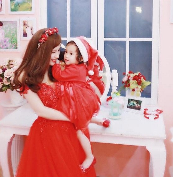 Ngoài sự chăm chỉ tập luyện, áp dụng các phương pháp chăm sóc sắc đẹp, điều quan trọng để Hoàng Giang có được sự trẻ trung, xinh đẹp hiện tại chính là một tinh thần lạc quan, thái độ tích cực với mọi vấn đề trong cuộc sống. Hoàn toàn không nhàn hạ như nhiều người lầm tưởng, Hoàng Giang hàng ngày rất bận rộn với công việc trong lĩnh vực thẩm mỹ, làm đẹp của mình... nhưng cô luôn cố gắng sắp xếp được thời gian dành riêng cho bản thân, chăm sóc gia đình và con cái.