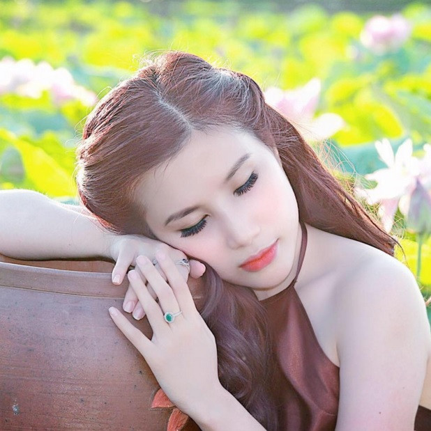 Mong muốn trước mắt của Hoàng Giang ổn định và phát triển hơn nữa công việc của mình. Một người phụ nữ độc lập, mạnh mẽ luôn có nhiều lợi thế và dễ được đánh giá cao hơn trong thời buổi hiện nay... nên bà mẹ 3 con xinh đẹp luôn mong muốn mình cũng có những mặt độc lập riêng của mình, để không phải luôn dựa dẫm vào sự giàu có của chồng. Làm được điều này, bản thân Hoàng Giang cũng sẽ được những người xung quanh đánh giá cao hơn và gia đình của cô cũng sẽ dễ duy trì được sự hạnh phúc.