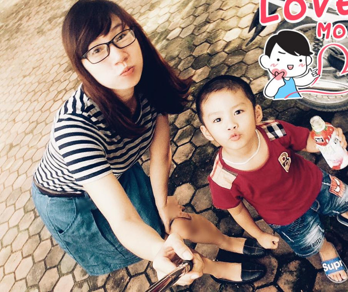 Chị Phương bật bí, mới đây 2 mẹ con đã có chuyến đi thú vị đến hồ Đại Lải bằng xe máy, thời gian tiếp theo chàng phượt thủ đáng yêu sẽ được cùng mẹ lên Hà Giang ngắm hoa tam giác mạch.