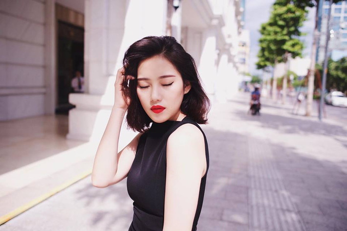 Ngoài việc chăm chỉ tập luyện thể dục thể thao, Milan Phạm cũng duy trì chế độ ăn uống khá lành mạnh để giữ được dáng người chuẩn. Mỗi ngày, cô ăn từ 2 – 3 bữa và ăn từng khẩu phần nhỏ. Sau 6 giờ tối, hot girl Hà Nội không ăn tinh bột và thường ăn nhiều rau, uống thật nhiều nước. Nhờ chế độ ăn cùng cường độ tập luyện cao giúp cho cô hot girl Hà thành luôn đạt được trạng thái cơ thể tốt nhất để phục vụ cho công việc.