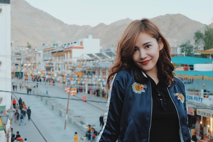 Về phía Milan Phạm, dù là bạn gái của ai đi chăng nữa, dù có chia sẻ nhiều thông tin liên quan đến chuyện tình cảm hay không thì cô vẫn là một hot girl có lượng người theo dõi rất đông đảo trên mạng xã hội. Với nhiều thế mạnh về ngoại hình, cách làm việc chuyên nghiệp, Milan Phạm được nhiều người nhận xét là có "mức độ nổi tiếng vừa phải", không ham việc danh tiếng bản thân được đẩy lên cao ngút nên còn luôn kín tiếng trong mọi vấn đề, khía cạnh công việc, cuộc sống.