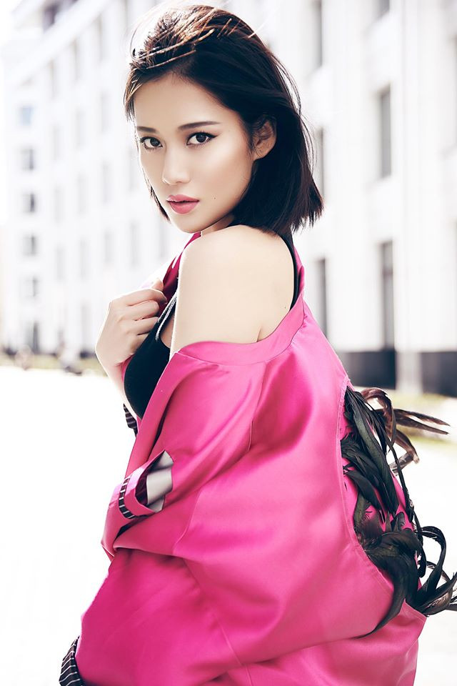 Hot girl Milan Phạm tên thật là Phạm Trà My, là một cô gái gốc Hà thành nhưng nay lại đang làm việc, sinh sống chủ yếu ở TP HCM. Trong khoảng 3 năm trở lại đây, Milan Phạm là gương mặt hot girl khá quen thuộc với cộng đồng giới trẻ Việt khi có thời gian hợp tác với ekip của nhóm hài Phở Đặc Biệt, sau đó hoạt động chính với vai trò người mẫu liên tục cho ra những bộ ảnh thời trang, nghệ thuật mới vô cùng chất lượng và chuyên nghiệp. Ảnh trong bài: Facebook Phạm Trà My.