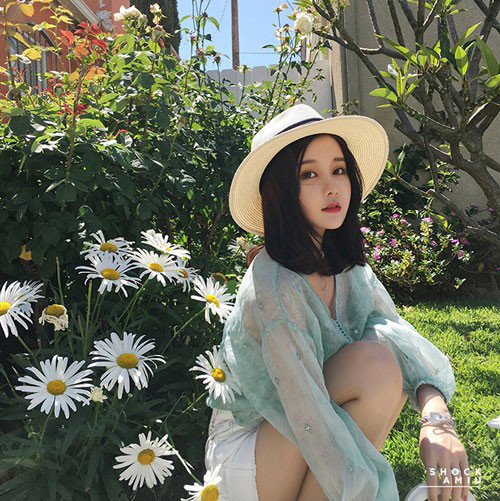 Vào thời điểm đó, nữ sinh viên bỏ học khiến gia đình vô cùng lo lắng. Họ cho rằng, đam mê thời trang của Vũ Giai chỉ là nhất thời và cô sẽ hối hận vì không cố gắng hoàn thành chương trình học đại học, để sau khi ra trường có một công việc ổn định.