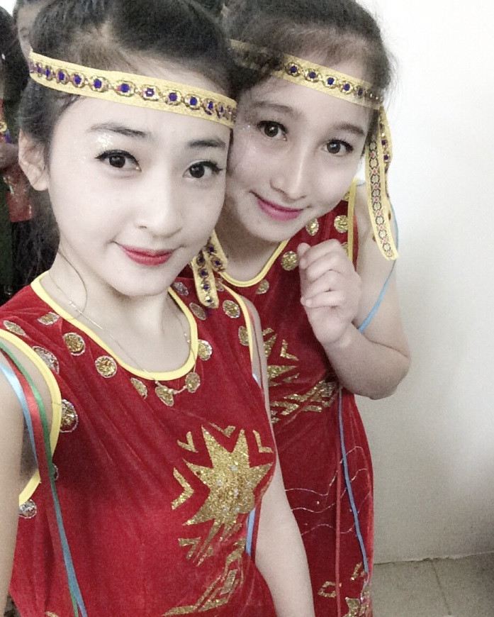 Ngoài thời gian học, tập luyện, Khánh Ly còn có sở thích nấu ăn. Nhưng cô bạn cho biết cảm thấy bị hạn chế bởi KTX trong trường không cho phép học viên nấu ăn. Tự nhận mình có chút nam tính nhưng Khánh Ly vẫn thích đọc những cuốn tiểu thuyết lãng mạn mỗi khi rảnh rỗi.