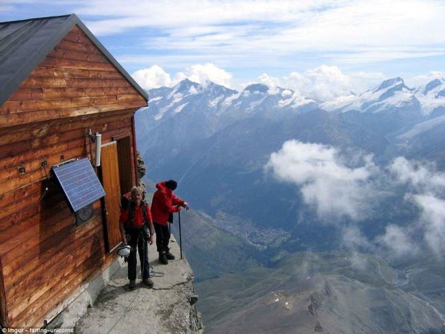 Nằm ở độ cao 3.900 m, Solvay Hut là nơi trú chân dành cho những du khách ưa mạo hiểm khi khám phá núi Matterhorn, Thụy Sĩ.