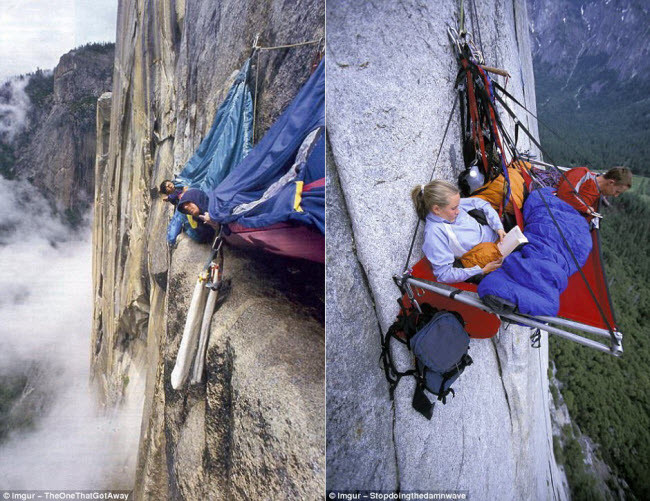 Những người leo núi đang nghỉ lơ lửng phía trên vách núi El Captain trong vườn quốc gia Yosemite ở bang California, Mỹ.
