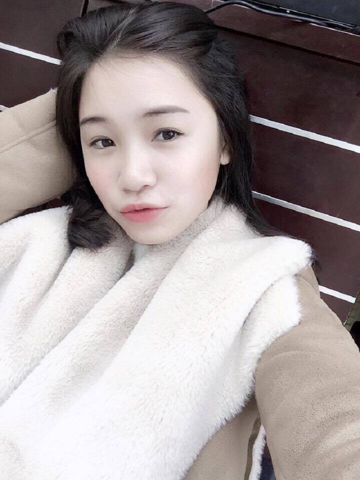 Kể về những ngày đầu mới kinh doanh, cô nàng tâm sự: "Ngày trước, mình rất có đam mê với kinh doanh nhưng không biết bắt đầu từ đâu, tích vốn như thế nào... May mắn thay, một lần online mạng xã hội, tình cờ một lời đề nghị đến từ quản lý một nhãn hàng thời trang đã khiến cô gái 9X Bắc Ninh quyết định sang một ngã rẽ khác, đó là con đường kinh doanh online quần áo thời trang và gần đây là socola để phục vụ cho ngày lễ tình yêu sắp đến.