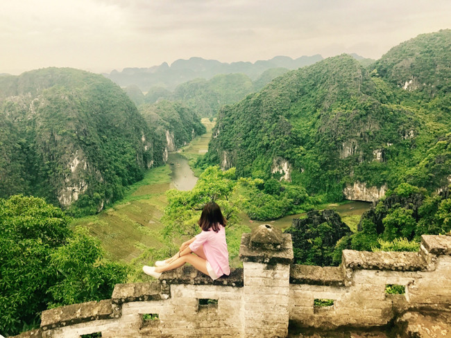 Toàn cảnh Tam Cốc Bích Động nhìn từ hang Múa.