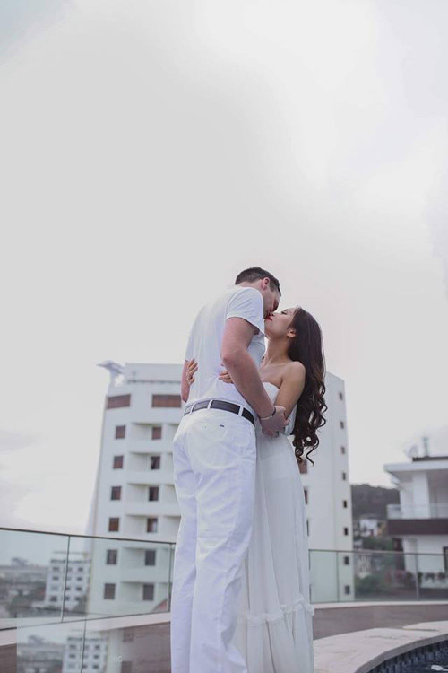 Sự bao dung, kiên trì và tình yêu chân thành đã khiến anh chàng Tây có được trọn vẹn trái tim cô gái Việt.