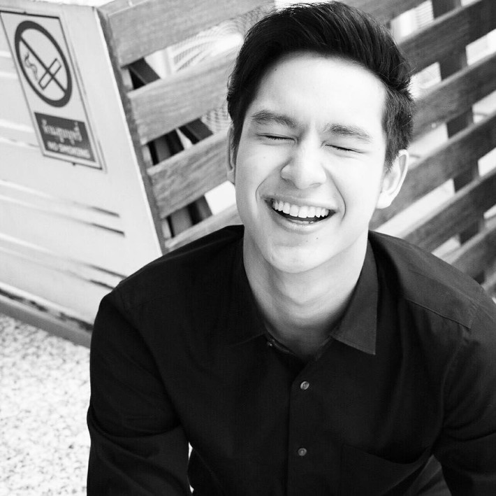Ngay lập tức, chàng hot boy người Thái này đã trở thành mục tiêu săn lùng của đông đảo cư dân mạng các nước châu Á, tất nhiên trong đó có cả Việt Nam.