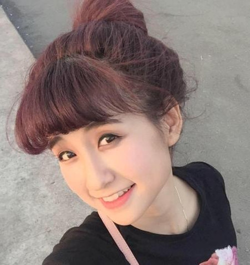 Trẻ tuổi và năng động, Ngọc Quyên có sở thích với thời trang và kinh doanh từ nhỏ. Tập tành kinh doanh, bán hàng trên mạng từ khi còn đi học, đến nay Ngọc Quyên đã sở hữu một shop thời trang khá có tiếng trong cộng đồng teen, các bạn trẻ ở Đắk Lắk và một số tỉnh thành lân cận.