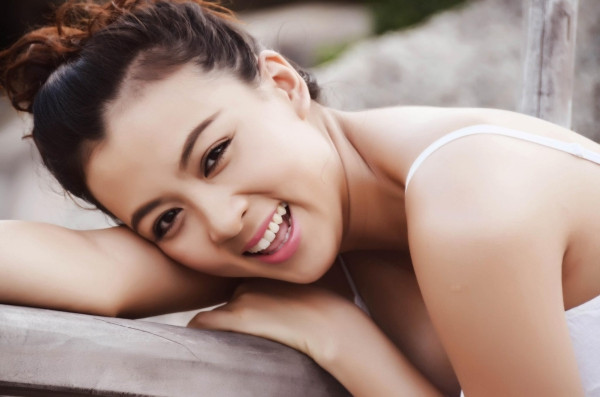 Cạo trọc đầu là một quyết định táo bạo của Mỹ Linh, từng bị gia đình và số ít bạn bè phản đối. Tuy nhiên, sau khi xuất hiện ở Vietnam Idol, phản ứng của các bạn trẻ và dân mạng với hình ảnh mỹ nhân trọc đầu lại khá tích cực.