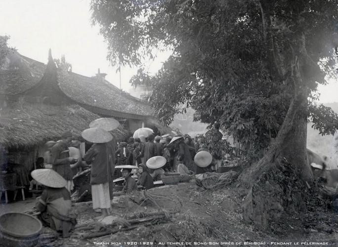 Đền Sòng Sơn ở Bỉm Sơn, Thanh Hóa trong ngày hội.