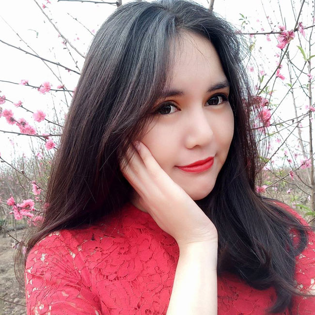 Tuy vậy, Huyền Trang chẳng hề chối bỏ quá khứ. Cô thậm chí vẫn giữ những tấm hình ngày xưa như một mảnh ký ức, dù buồn nhưng lại cần phải nhớ trong đời.