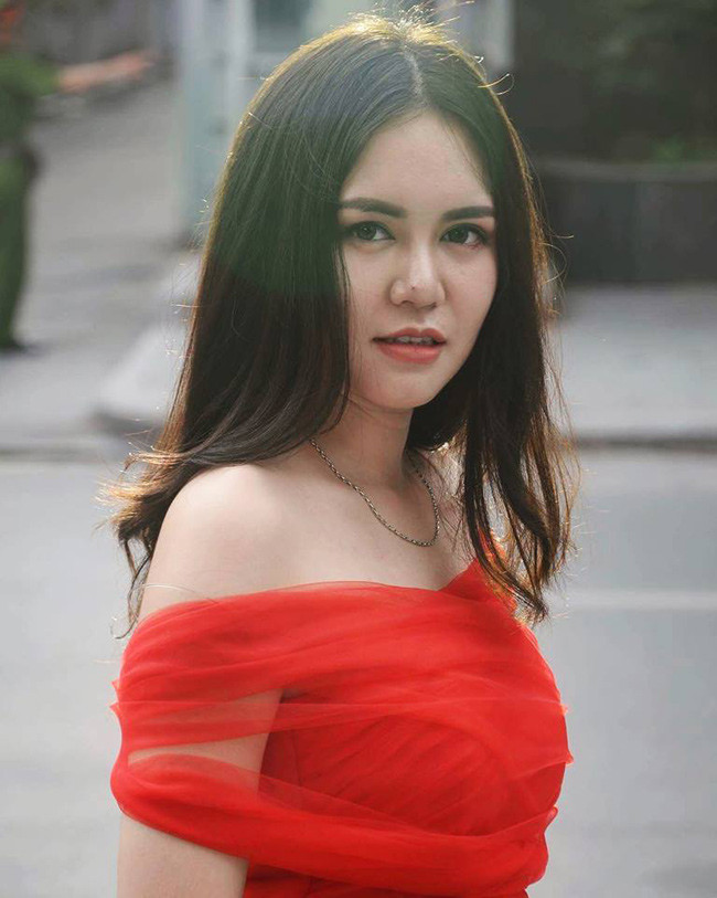 Cô nữ sinh ĐH Thương mại như được tái sinh với một cuộc sống hoàn toàn mới, tràn đầy nhiệt huyết và năng lượng. Và hạnh phúc hơn cả là giờ đây, Trang có thể tự tin nở nụ cười, không còn lúng túng lấy tay che miệng.