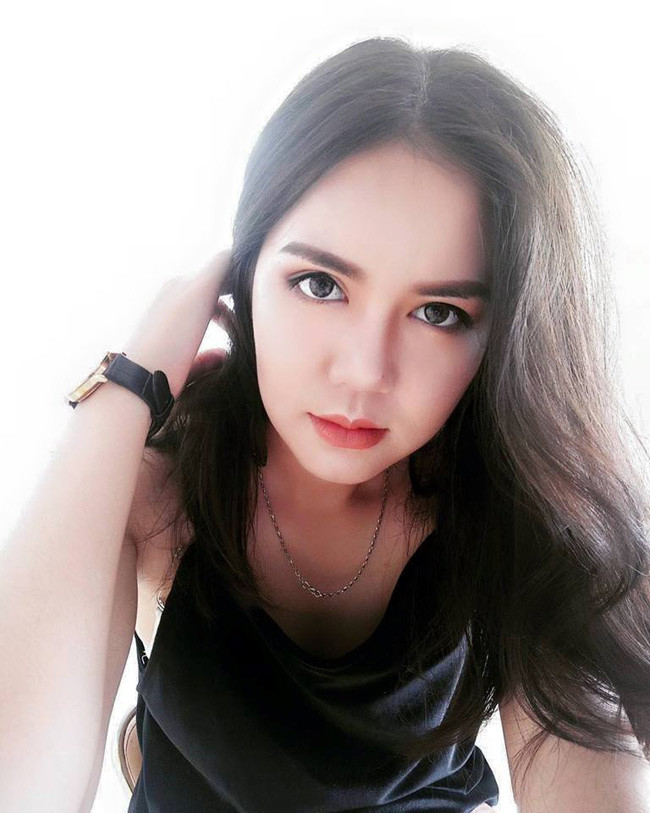 Vẻ đẹp tự nhiên dù đã trải qua nhiều cuộc phẫu thuật của nữ sinh 9X Huyền Trang.