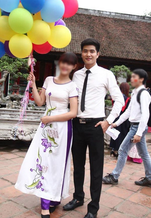 Được nhiều học sinh khen đẹp trai và quý mến, thầy An cho biết cảm xúc của anh rất vui và bất ngờ. Anh luôn mong muốn các học sinh sẽ tích cực, chịu khó học môn Giáo dục Quốc phòng dù đây không phải là môn học chính và sẽ cố gắng để làm tròn trách nhiệm của một nhà giáo.