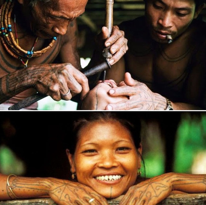 Sử dụng thép hoặc gỗ mài thô, trưởng làng sẽ mài và khắc răng của người phụ nữ. Nghi thức có thể kéo dài hàng giờ vì mỗi chiếc răng cần cạo hoàn hảo để có đầu nhọn. Dụng cụ mài không khử trùng, nghi lễ cũng không dùng bất cứ loại thuốc gây tê nào, người phụ nữ Mentawa phải chịu đựng cơn đau đớn để trở thành những gì được coi là đẹp. Họ tin rằng nỗi đau chỉ là tạm thời, nhưng hạnh phúc sẽ kéo dài mãi mãi. Ảnh: Goodnewsfromindonesia, MerahPutih.