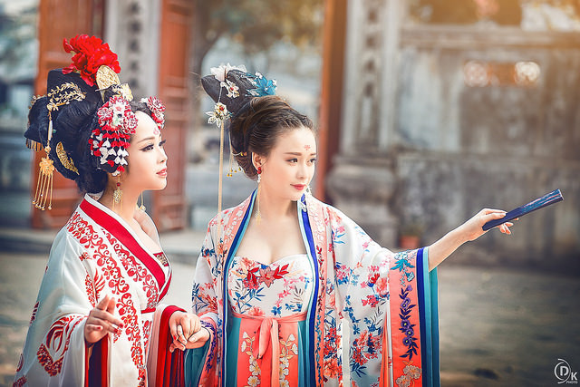 Dù khá vất vả, làm việc trong một thời gian ngắn nhưng thành quả là những bức ảnh long lanh, tạo hình giống với nguyên bản khiến cả ekip rất tâm đắc.