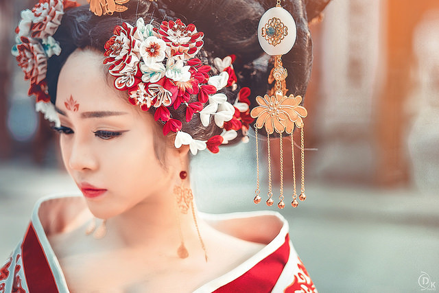 Là nhân vật nổi tiếng, giàu kinh nghiệm trong giới cosplay ở Việt Nam, Khánh Chi - Chie rất đề cao sự chuyên nghiệp trong các bộ ảnh cosplay. Vì vậy, từ trang phục, đạo cụ cho đến khâu trang điểm Khánh Chi đều chăm chút kĩ càng.