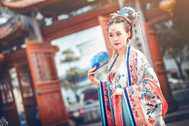 Minh Lê cho biết thêm: "Mình đã muốn chụp bộ ảnh này từ sớm để mở đầu cho phong trào cosplay Võ Tắc Thiên, nhưng do trang phục, phụ kiện quá cầu kỳ, bộ phận sản xuất tốn rất nhiều thời gian nên muốn nhanh cũng không được".
