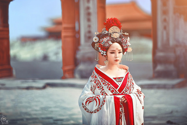 Công phu từ khâu chuẩn bị để thực hiện, đây được xem là bộ ảnh Võ Tắc Thiên giống với nguyên bản nhất.