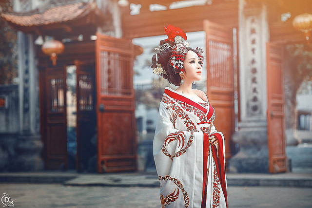 Sau khi ra mắt một vài hình ảnh demo, bộ ảnh cosplay Võ Tắc Thiên của công chúa cosplay Nguyễn Khánh Chi và Nguyễn Quỳnh Trang đã tạo nên một cơn sốt và sự ngỡ ngàng cho người xem.