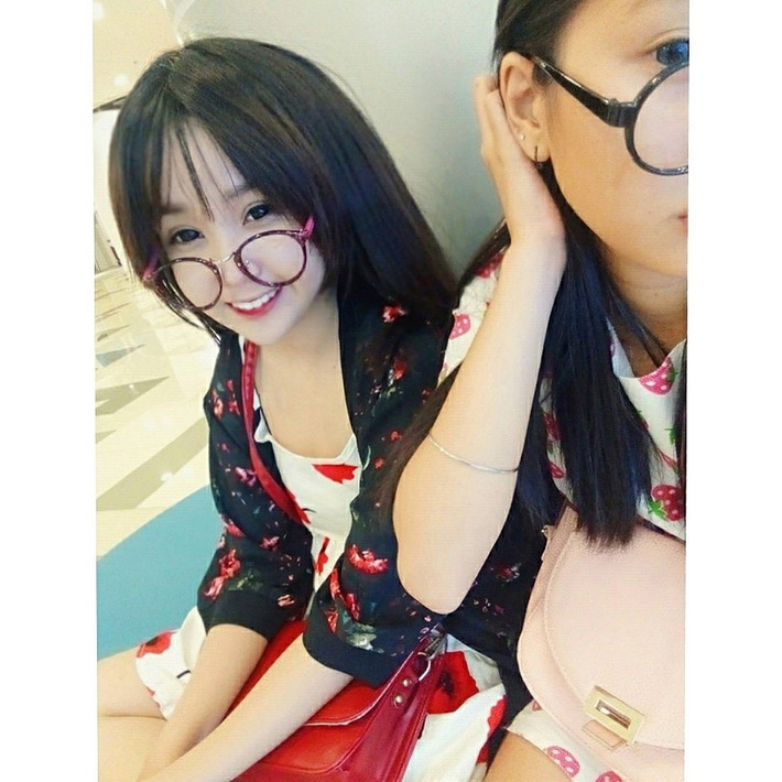 Theo tìm hiểu của một số dân mạng, hiện Minh Anh đang làm thêm công việc bán hàng online với một sản phẩm thuốc giảm cân được giới thiệu khá nhiều. Chính vì điều này mà nhiều bạn trẻ cho rằng Minh Anh ngoài tập luyện ra cũng đã sử dụng thêm cả thuốc để giảm cân nhanh tối đa.