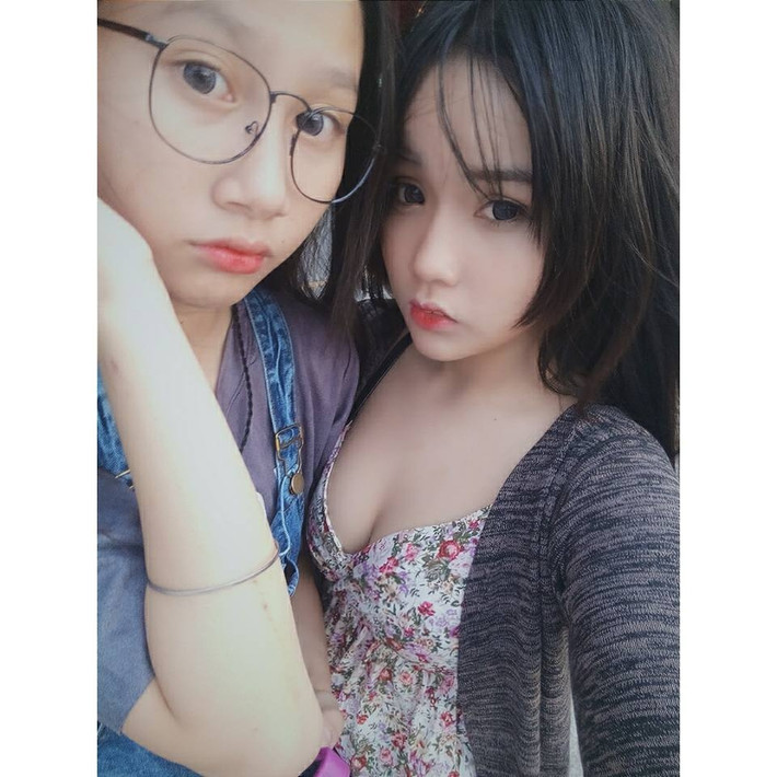 Ngoài ra Minh Anh cũng điều chỉnh chế độ ăn uống, dinh dưỡng của mình. Thời gian dầu nhịn ăn nhưng thấy mệt mỏi và không hiệu quả, Minh Anh quyết định chỉ ăn các loại rau xanh, salat, loại bỏ tối đa tinh bột và đường.