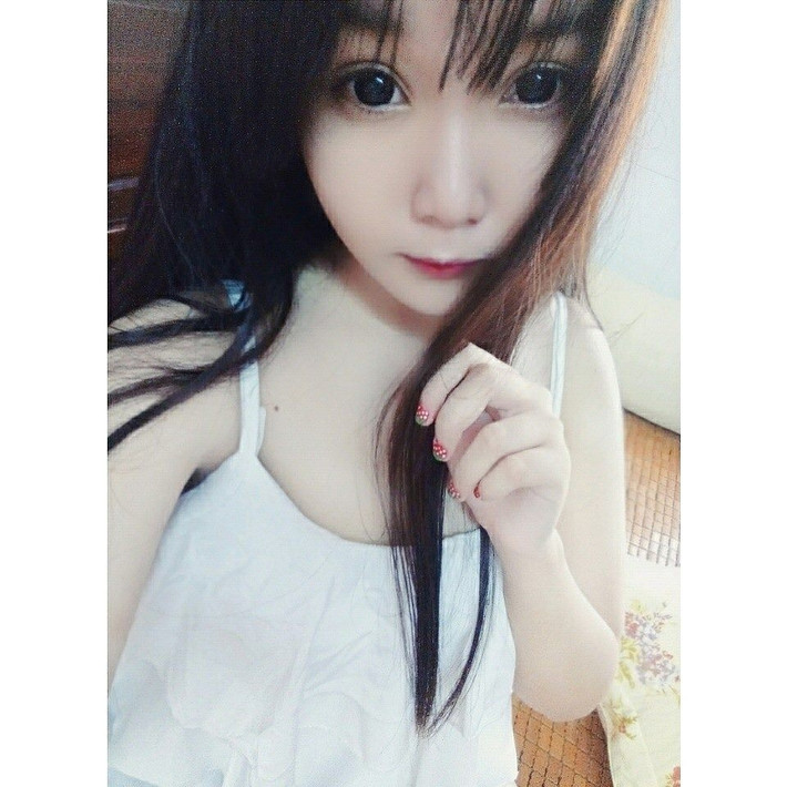 Dù dân mạng thắc mắc nhưng Minh Anh vẫn không tiết lộ gì thêm về quá trình giảm cân của mình. Hiện tại Minh Anh đã rất tự tin chia sẻ những bức ảnh của mình trên Facebook, tự tin khoe vóc dáng thon gọn hơn và làn da trắng hồng bắt mắt.