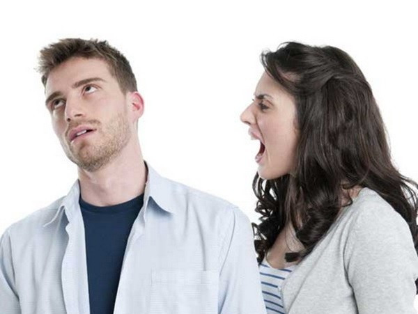 8. Đàn ông có lòng tự trọng rất cao, vì thế họ ghét việc phái nữ tỏ ra hiểu biết và kẻ cả. Họ không muốn rằng mình bị thua thiệt phái yếu, và những người phụ nữ luôn tỏ ra mình giỏi trước mặt đàn ông luôn là những người quá cá tính.